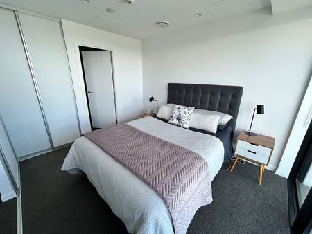 Stunning, modern, secure fully furnished apartment - Photo 5