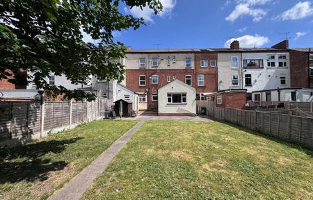 1 bedroom in a house share to rent - Photo 5