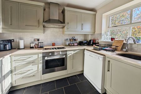 Edwin Jones Green, SO15 - Photo 4