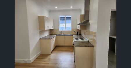 Conveniently located - Photo 5