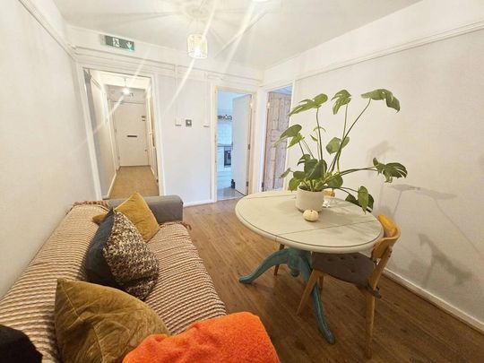 1 bedroom in a flat share to rent - Photo 1
