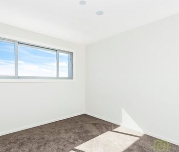 Executive apartment with two car spaces! - Photo 1