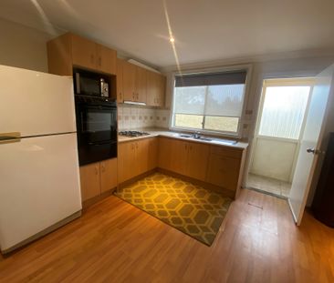 2 BEDROOM COTTAGE IN COBARGO - Photo 4