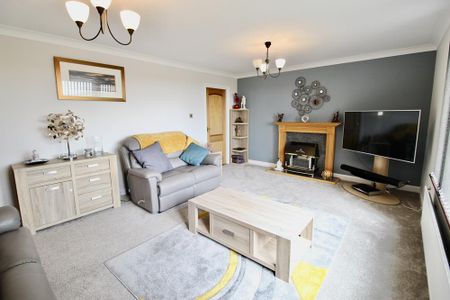 4 bedroom bungalow to rent - Photo 2