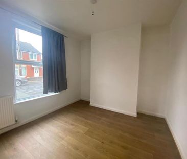2 bedroom end of terrace house to rent - Photo 1
