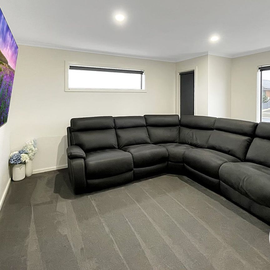 LUXURIOUS FOUR BEDROOM HOME IN POPULAR ALFREDTON - Photo 1