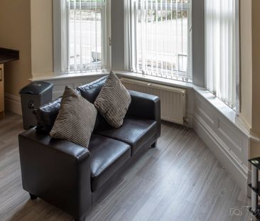 10 Lipson Road, Flat 1 - Photo 1