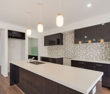 Brand new spacious family home in the heart of Merrifield. - Photo 2