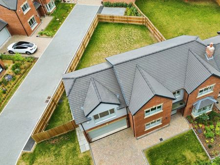 Donnerville Gardens, Admaston, Telford, TF5 - Photo 2