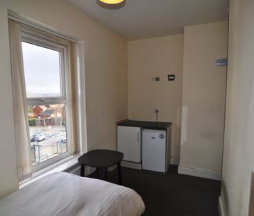 1 bed House Share - To Let - Photo 2