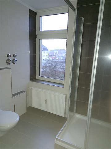 Tolle 3-Zi. Whg mit modernem Tageslichtbad, Laminat und AR - Photo 3