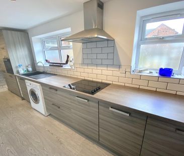 2 bedroom semi-detached house to rent - Photo 4