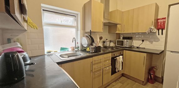 TW7, Isleworth - Photo 2