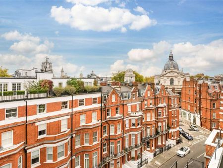 Charming top floor flat with two double bedrooms, wood floors throughout and stunning roof terrace overlooking Brompton Oratory in the heart of Knightsbridge. - Photo 4