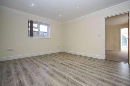 Kingsway, Mildenhall, IP28 - Photo 2