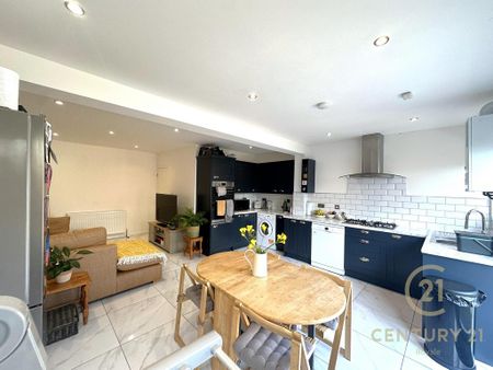 4 bedroom terraced house to rent - Photo 2