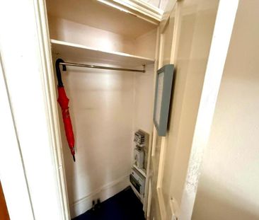Bedsit to rent - Photo 2