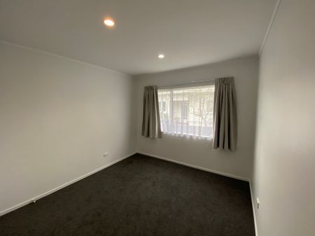 Beautifully Presented 2-Bedroom Unit in Prime Location! - Photo 3