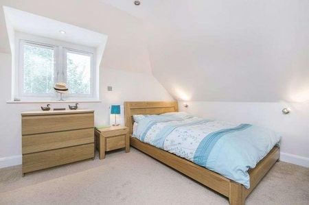 Finches Lane, Twyford, SO21 - Photo 2