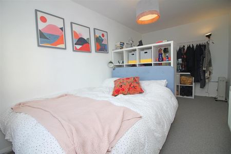 2 Bedroom Flat To Let - Photo 5