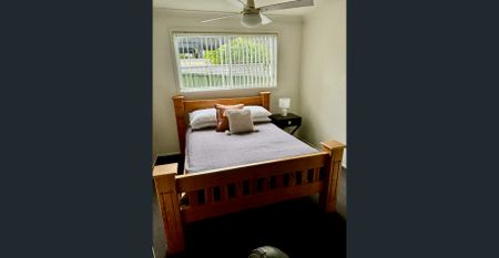 Sharehouse - Huge 8 bedrooms, 2 bathrooms, 2 living areas both with air con, double kitchen, fully furnished - this property is a must to inspect. - Photo 4