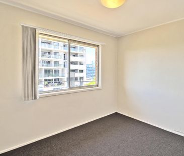 NEAT & TIDY UNIT - PRIME LOCATION - Photo 3