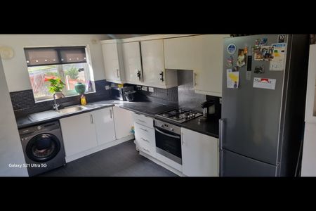 3 Bed Semi-Detached House, Humber Road, CV3 - Photo 4