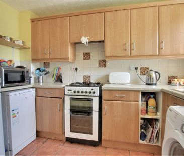 2 bedroom terraced house to rent - Photo 4