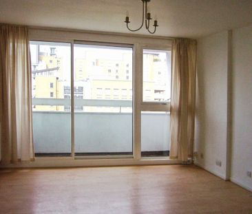 1-Bedroom Apartment with Balcony. The Quarterdeck, Canary Wharf E14 - Photo 4