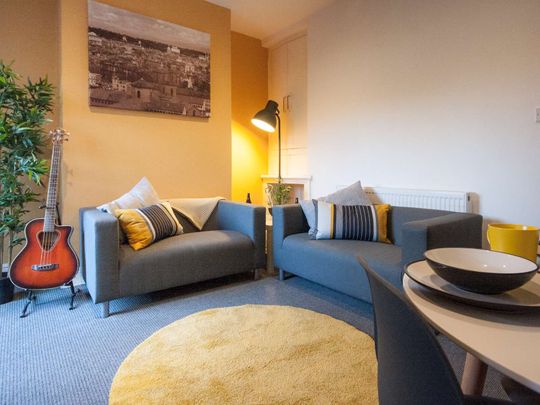 Blandford Road Room 3 - Photo 1