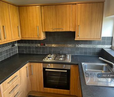 3 bedroom semi-detached house to rent - Photo 2