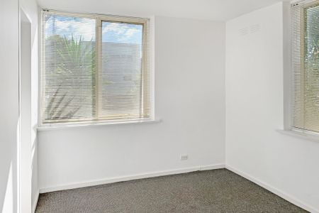 Wonderful views with light filled interior - Photo 5