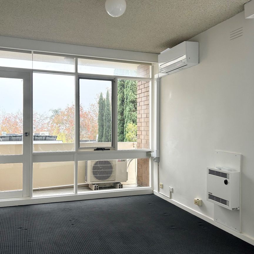 Great lifestyle in premier location - Photo 1