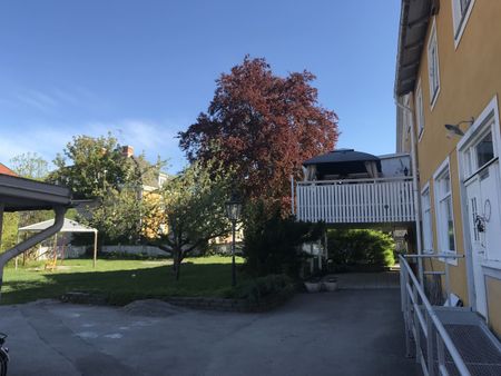 Ljus och luftig 2,5:a i centrala Sala – två trappor upp - Foto 5