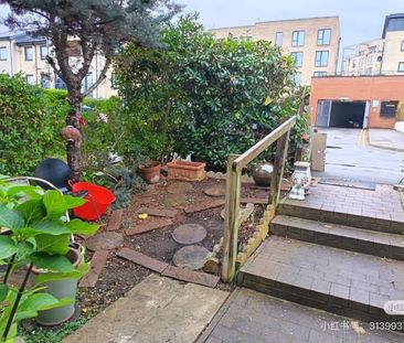 4 Bed Detached House, Morphou Rd, NW7 - Photo 4