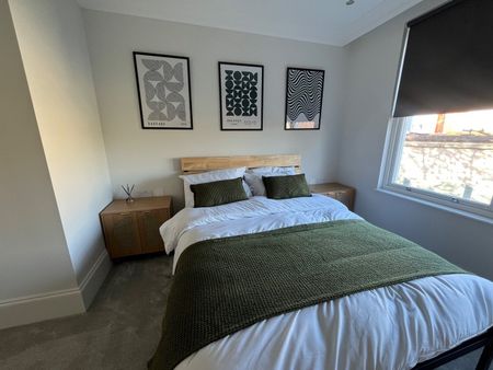 2 Bed Flat, Rosemont Road, W3 - Photo 5