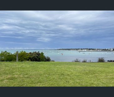 2/6 Stradling Avenue, Geelong, Vic 3220 - Photo 3