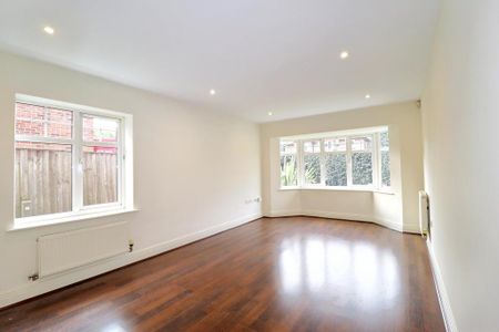 2 bedroom ground floor flat to rent - Photo 3