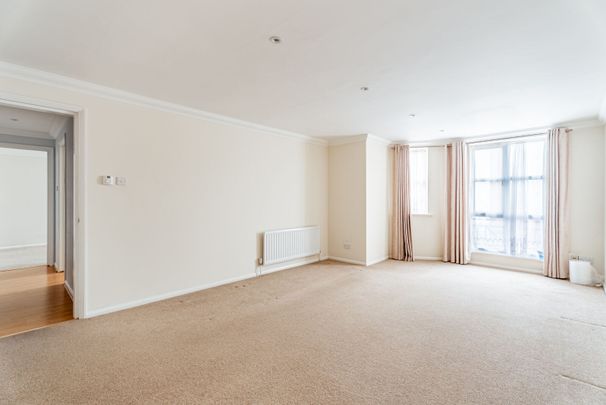 Available unfurnished now - Photo 1