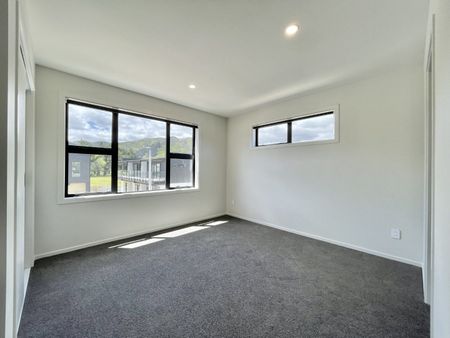 Modern 2-Bedroom Home in Wainuiomata - Photo 2