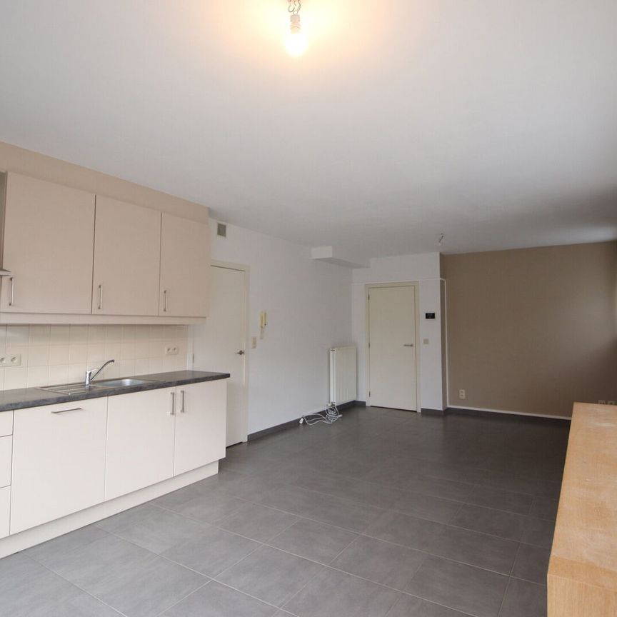 Gelijkvloersappartement met 1 slaapkamer - Foto 1