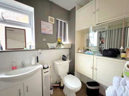 4 bed Detached House for Rent - Photo 3