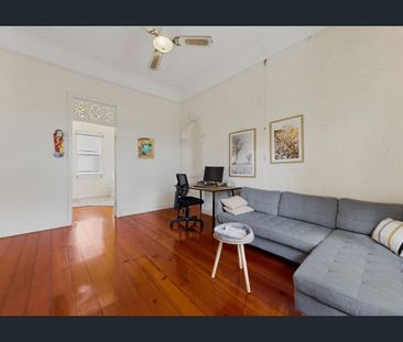 Charming Character Home in the Heart of Paddington! - Photo 4