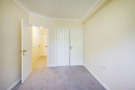 1 bedroom retirement property to rent - Photo 3