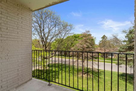 Linden Towers - Photo 2