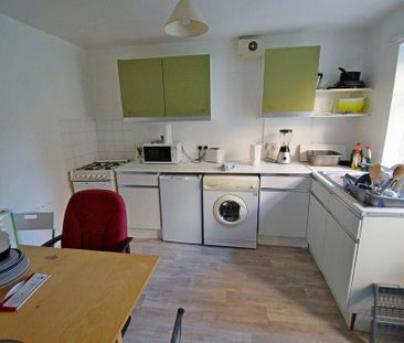3 bedroom terraced house to rent - Photo 4