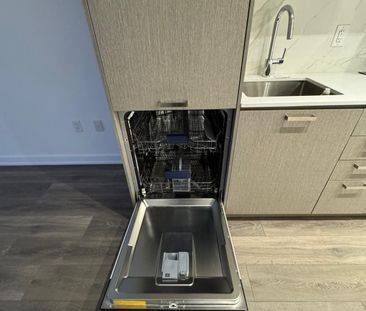 For Lease - 38 Honeycrisp Crescent Unit# 1912, Vaughan, Ontario - Photo 6