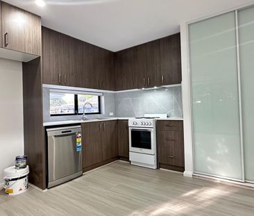 Modern 2 Bedroom Granny Flat in Prime Campbelltown Location! - Photo 1
