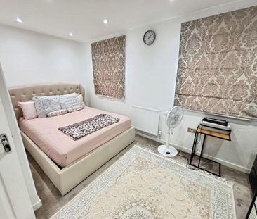 Maiden Way, Rainham, RM13 - Photo 4