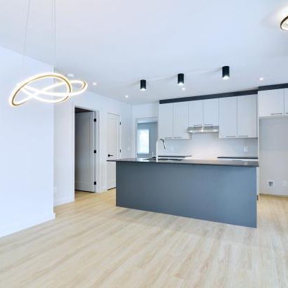 Grands et très lumineux 5-1/2 à louer dans quadruplex de luxe, situés dans le secteur Nord de Sherbrooke. - Photo 3